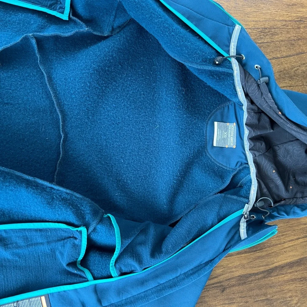 Icebreaker women’s waterproof jacket - Picture 3 of 9